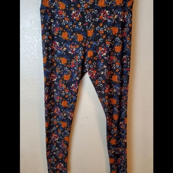 Lularoe Tall and Curvy Floral Paisley Leggings. - Picture 1 of 4